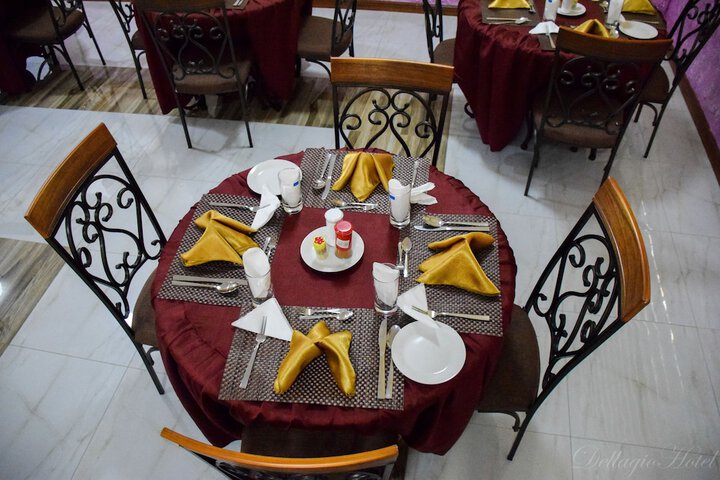 Dining 28 of 39