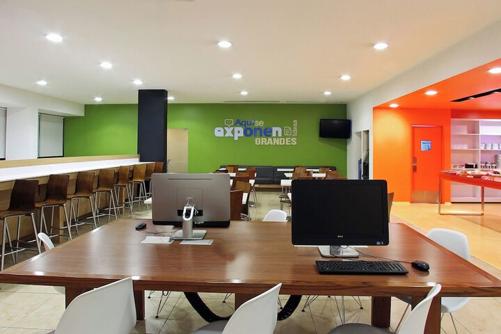 Business Center 44 of 49