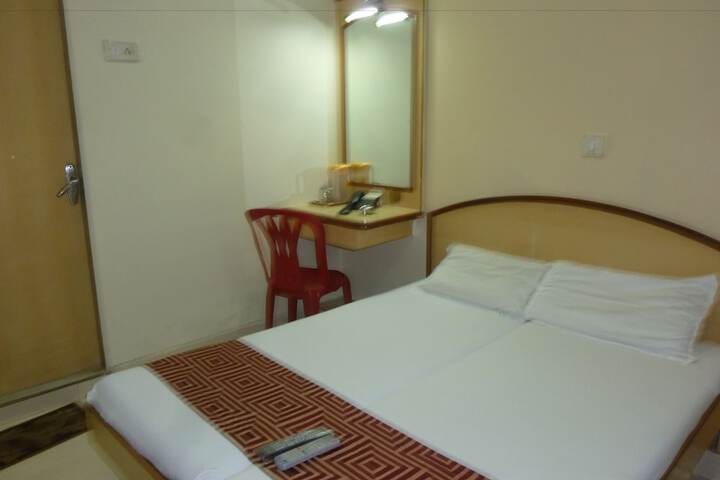 Room 14 of 38