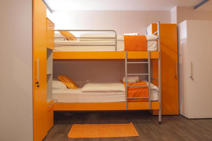 Room 42 of 146