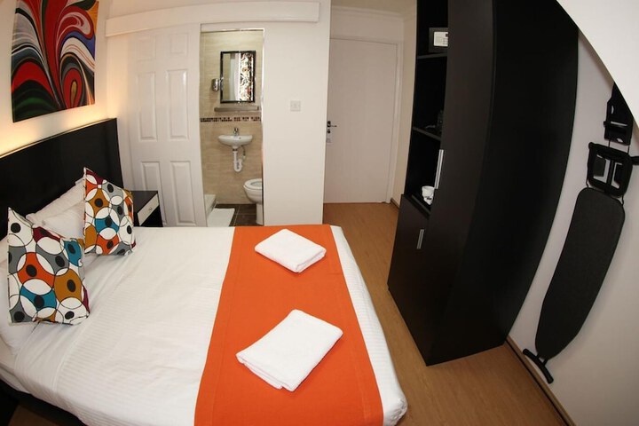 Room 6 of 44