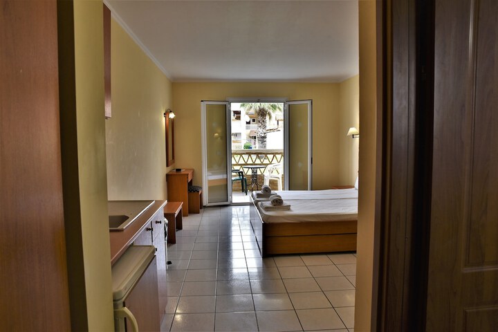 Room 5 of 38
