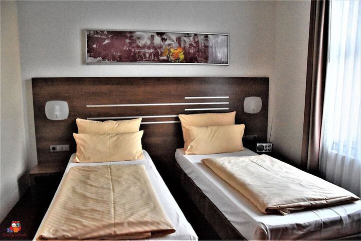Room 7 of 28