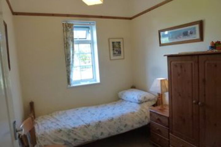 Room 11 of 38