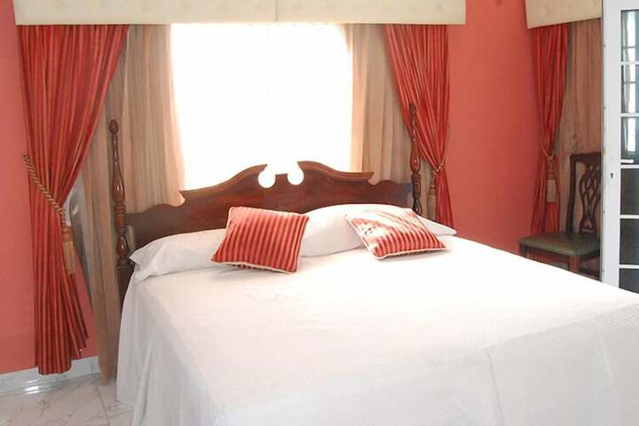 Room 6 of 26