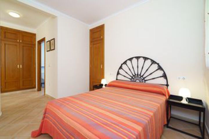 Room 6 of 11