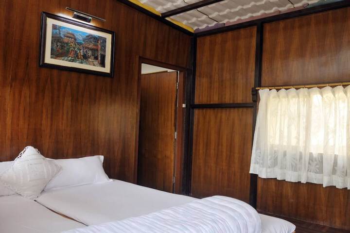 Room 5 of 33