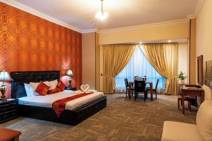 Room 5 of 11