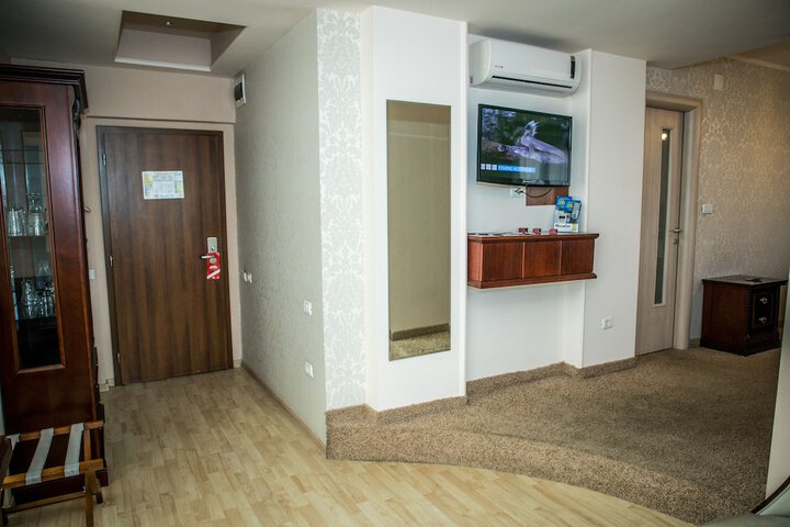 Room 18 of 68