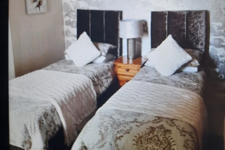 Room 2 of 97
