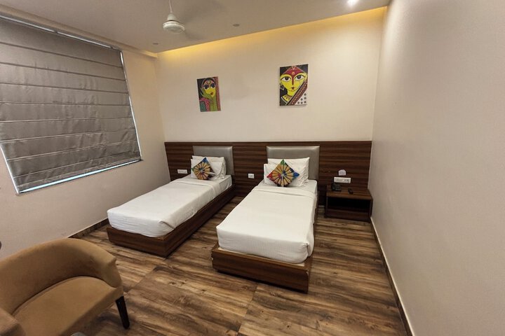 Room 10 of 77
