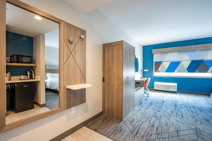 2 Queen Beds (9 of 15)
