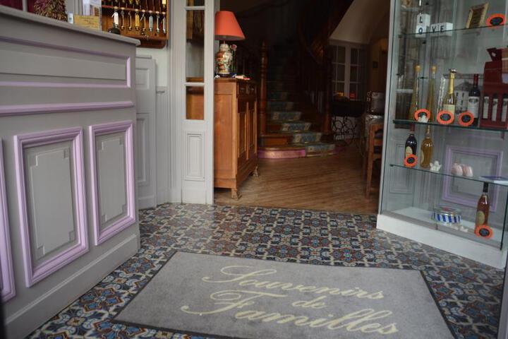 SOUVENIRS DE FAMILLES HOTEL