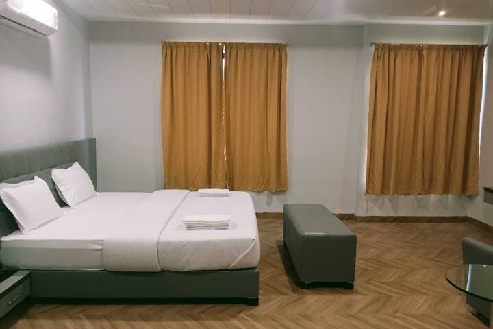 Room 7 of 37