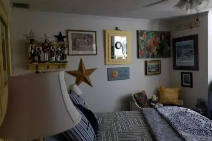 Room 5 of 27