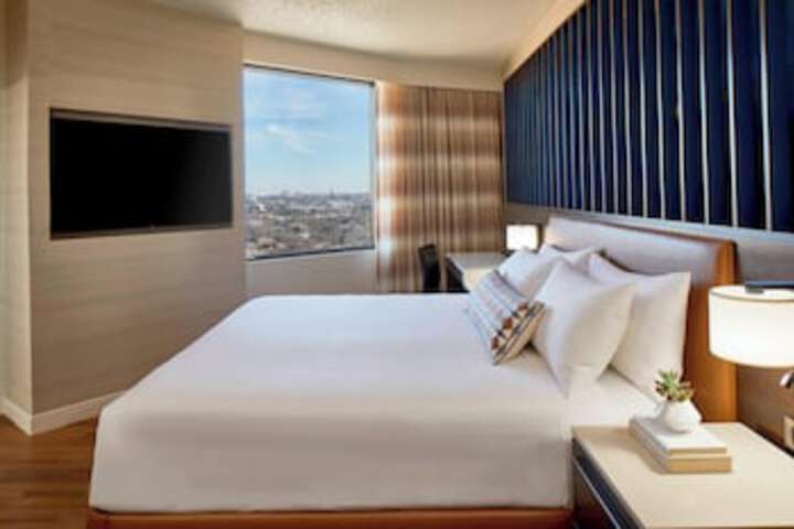 Room 43 of 285