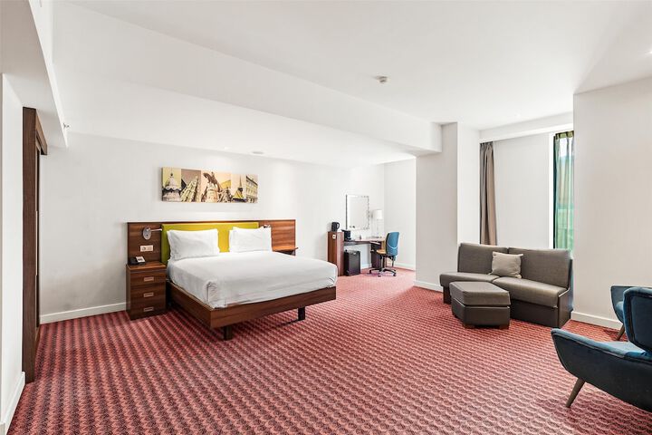 Room 27 of 60