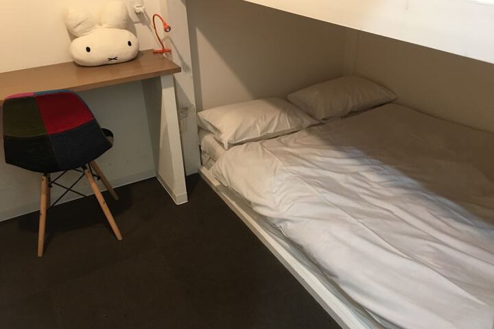 Room 21 of 80