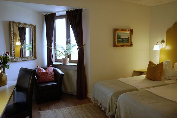 Room 12 of 50