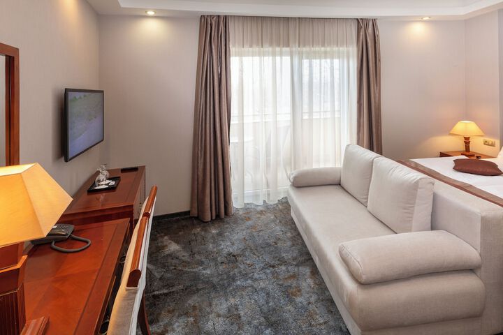 Room 11 of 39