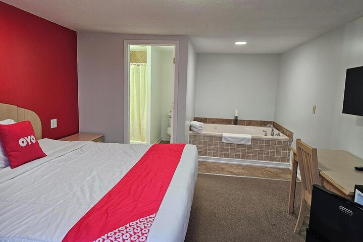 Premium Room 1 King Bed Jetted Tub (21 of 22)