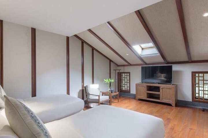 Room 11 of 52