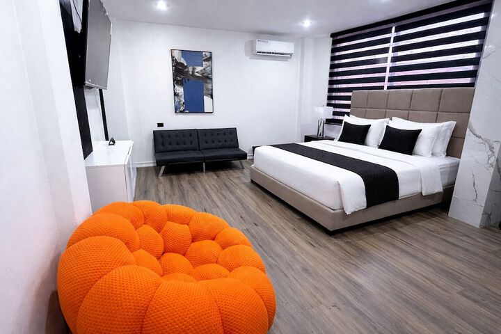 Room 3 of 70