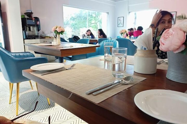 Dining 35 of 44