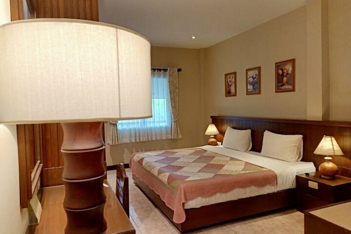 Room 16 of 80