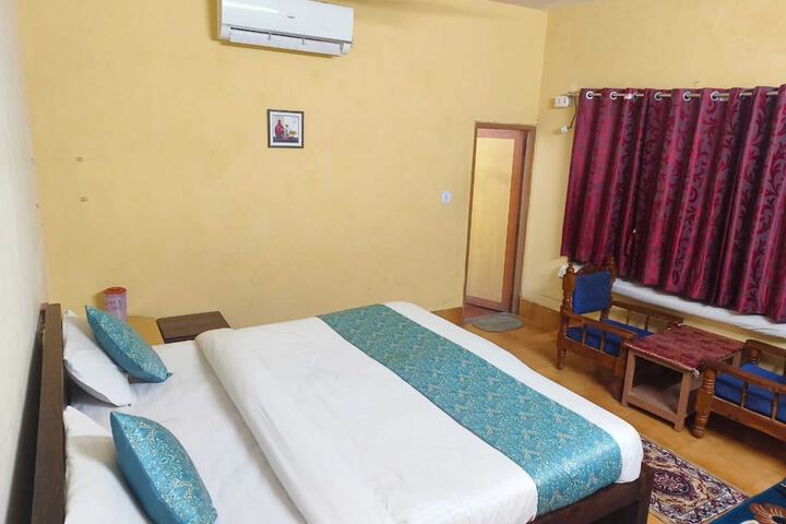 Room 13 of 17