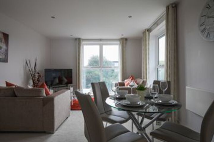 Cygnet House Kennet Island Serviced Apartment by Ferndale