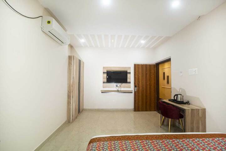 Room 13 of 38