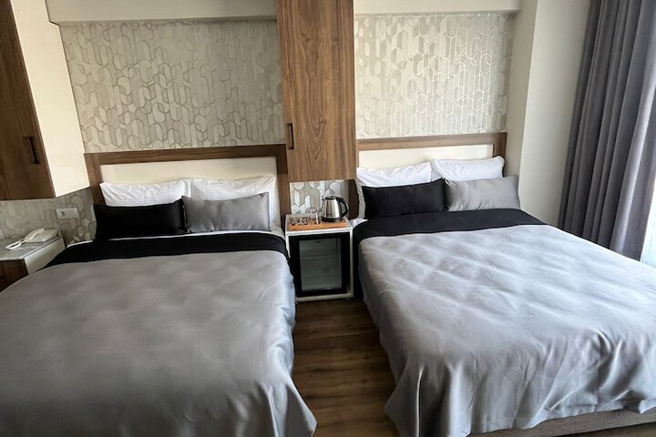 Room 9 of 20