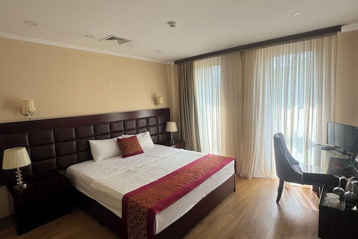 Room 7 of 30