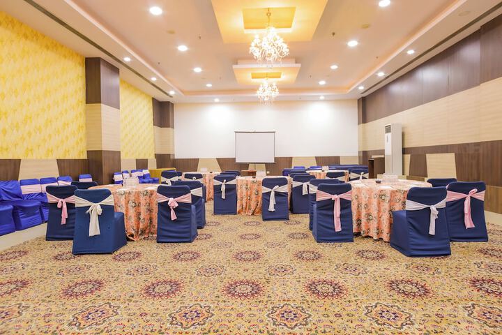 Ballroom/Hall 74 of 80