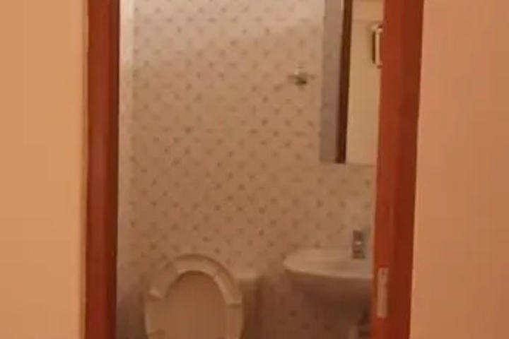 Room 8 of 12