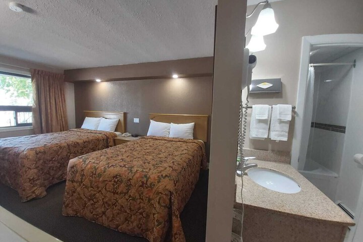 Room 13 of 32