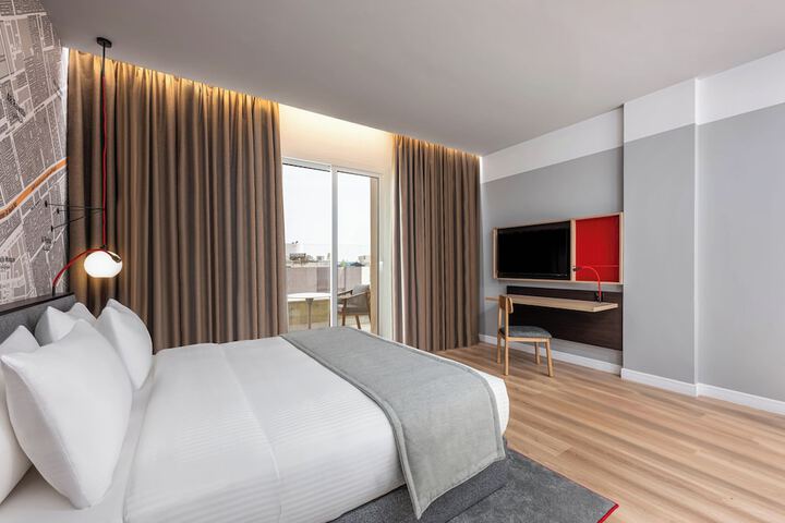 Room 37 of 195