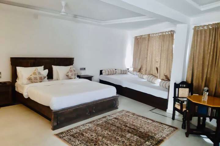 Room 33 of 59