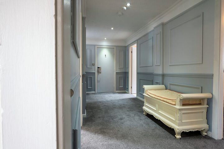 Room 34 of 60