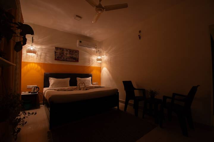 Room 8 of 28