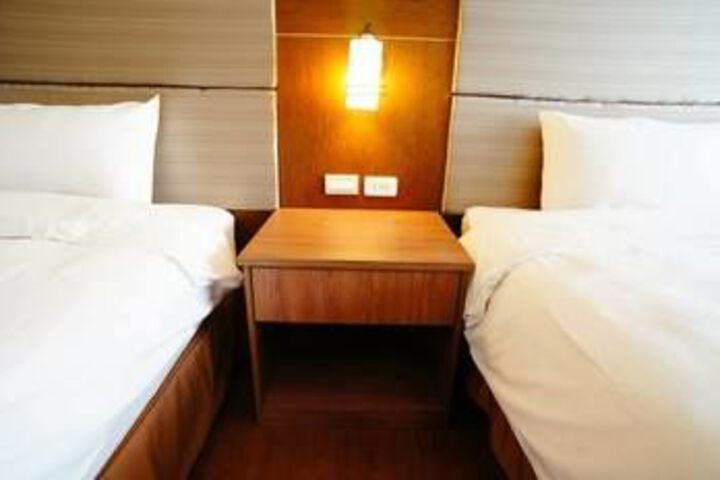 Room 33 of 52