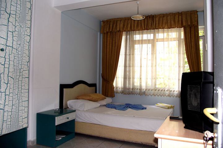Room 9 of 105