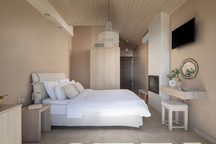 Room 8 of 48