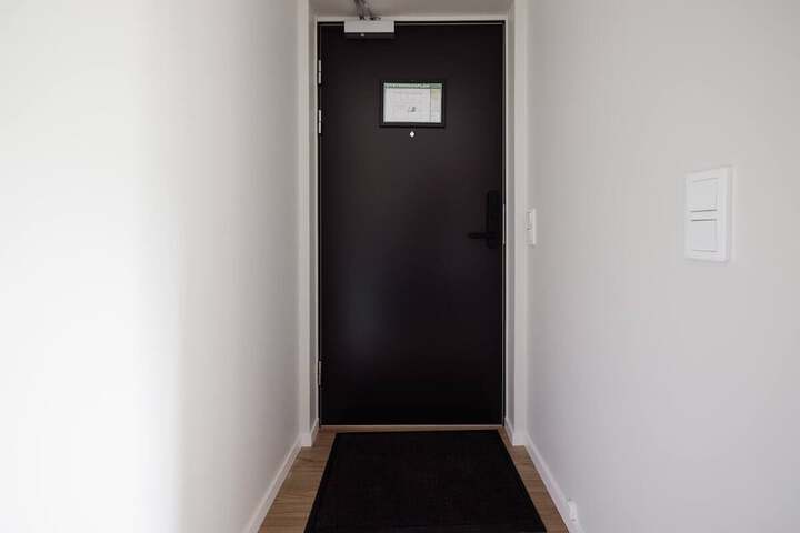 Room 102 of 162