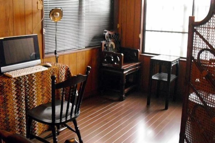 Room 13 of 23