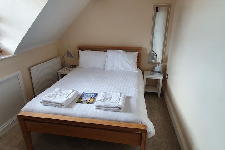 Room 18 of 93