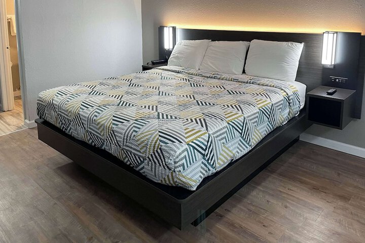 Room 10 of 19