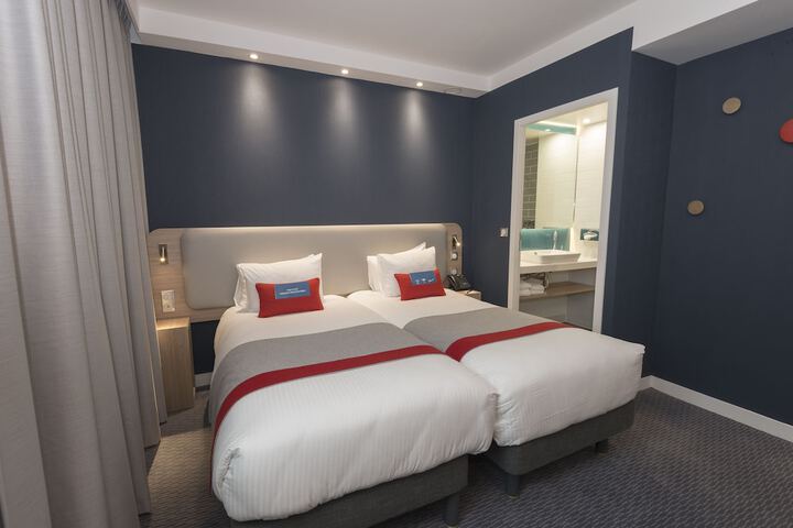 Room 10 of 85