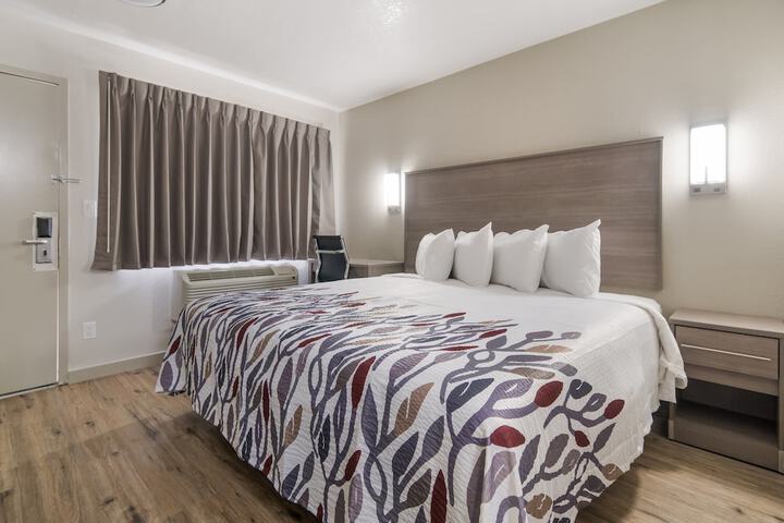 Standard King Bed Accessible (3 of 9)